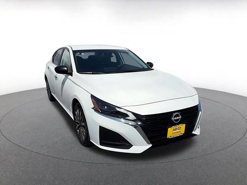 Glacier White 2025 Nissan Altima SV FWD