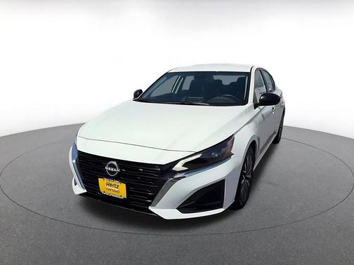 Glacier White 2025 Nissan Altima SV FWD