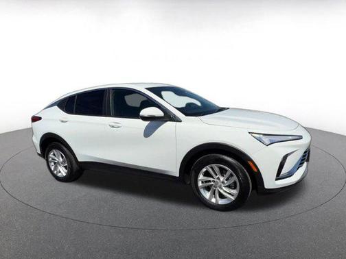Summit White 2025 Buick Envista Preferred FWD
