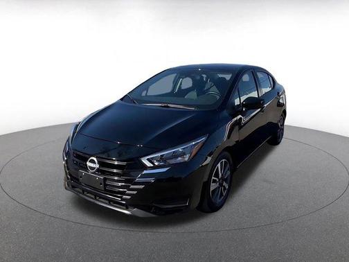 Super Black 2025 Nissan Versa 1.6 SV