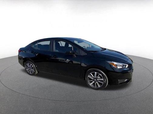 Super Black 2025 Nissan Versa 1.6 SV