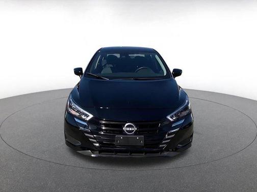 Super Black 2025 Nissan Versa 1.6 SV