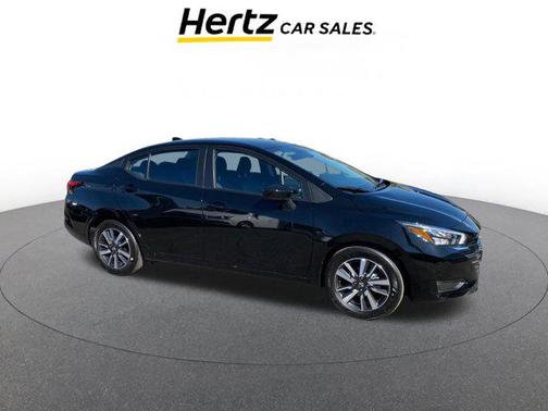 Super Black 2025 Nissan Versa 1.6 SV