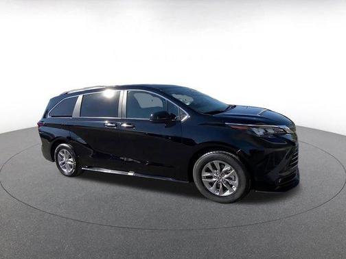 2025 Toyota Sienna XLE