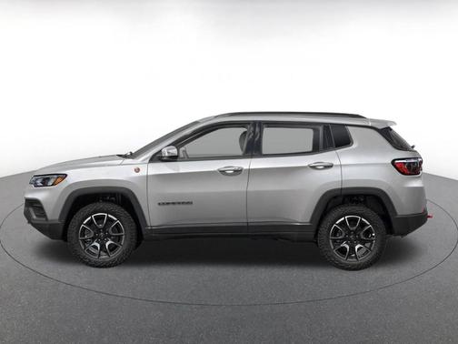 Silver Zynith Metallic Clearcoat 2025 Jeep Compass Trailhawk