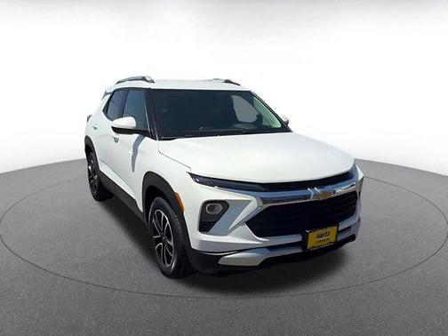 Summit White 2025 Chevrolet Trailblazer LT