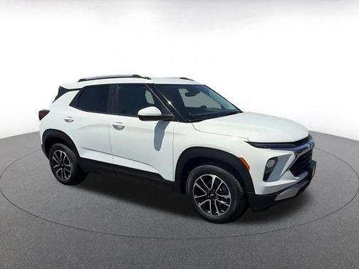 Summit White 2025 Chevrolet Trailblazer LT