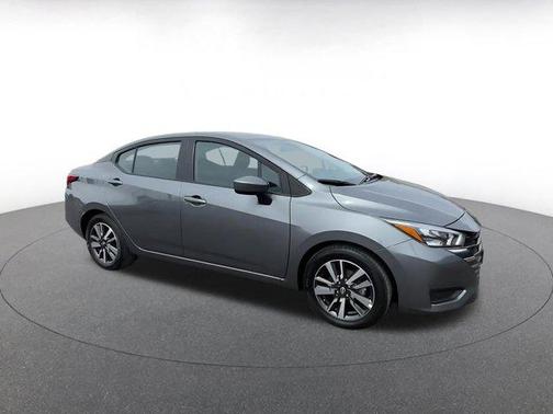 Gun Metallic 2025 Nissan Versa 1.6 SV
