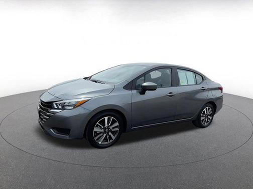 Gun Metallic 2025 Nissan Versa 1.6 SV