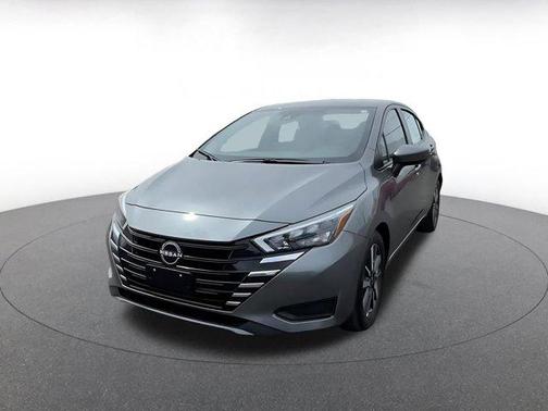 Gun Metallic 2025 Nissan Versa 1.6 SV