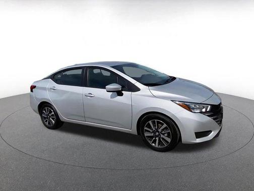 Brilliant Silver Metallic 2025 Nissan Versa 1.6 SV
