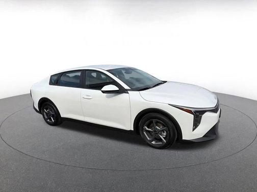 Snow White Pearl 2025 Kia K4 LXS