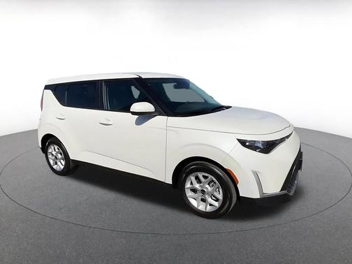 Snow White Pearl 2025 Kia Soul LX