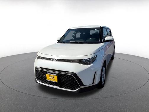 Snow White Pearl 2025 Kia Soul LX