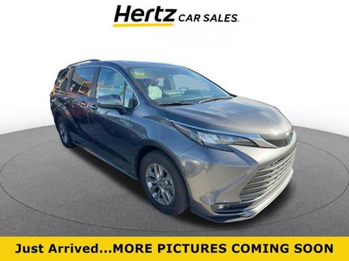2025 Toyota Sienna XLE