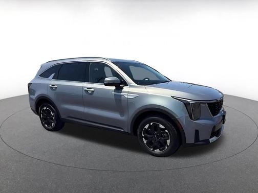 Everlasting Silver 2024 Kia Sorento S