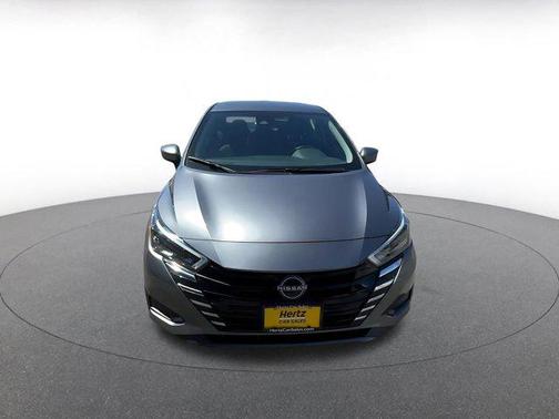 Gun Metallic 2025 Nissan Versa 1.6 SV