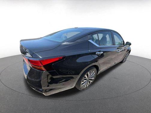 Super Black 2025 Nissan Altima SV FWD