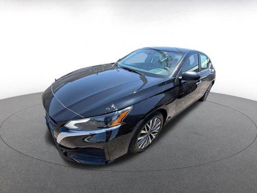 Super Black 2025 Nissan Altima SV FWD