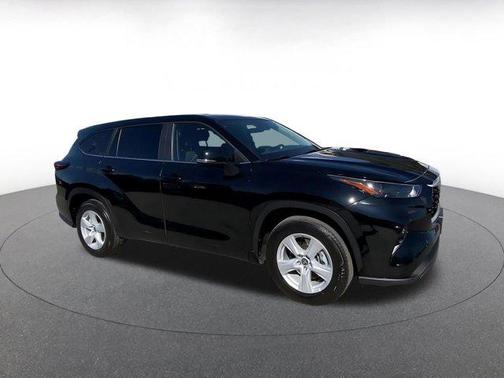 2025 Toyota Highlander LE