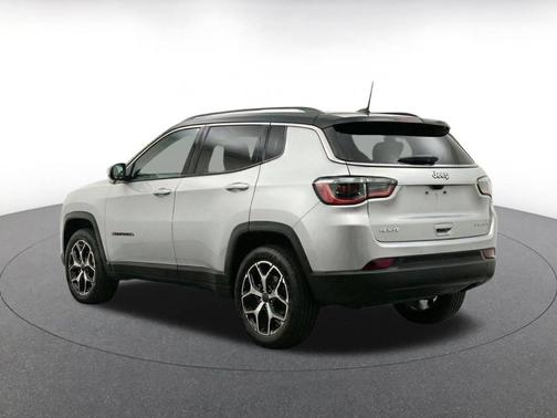 Silver Zynith Metallic Clearcoat 2025 Jeep Compass Limited