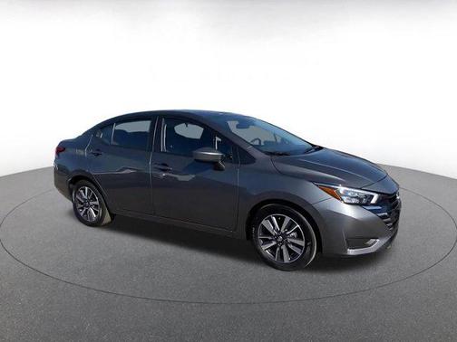 Gun Metallic 2025 Nissan Versa 1.6 SV