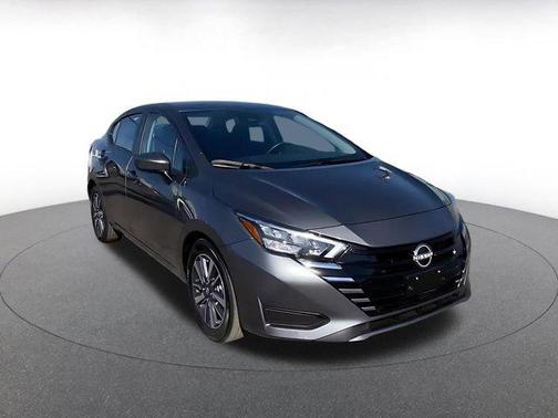 Gun Metallic 2025 Nissan Versa 1.6 SV