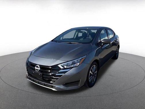 Gun Metallic 2025 Nissan Versa 1.6 SV