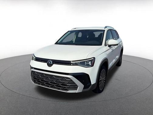 Pure White 2025 Volkswagen Taos 1.5T SE