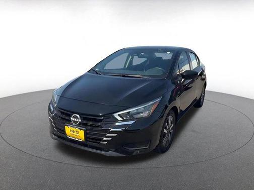 Super Black 2025 Nissan Versa 1.6 SV