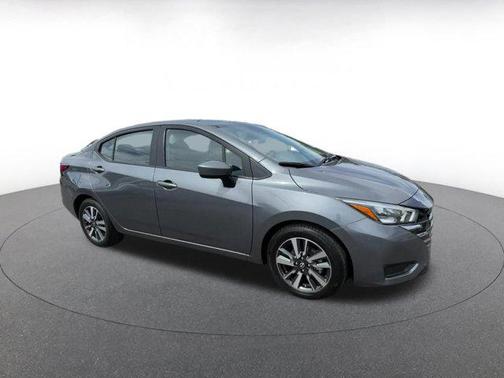 Gun Metallic 2025 Nissan Versa 1.6 SV
