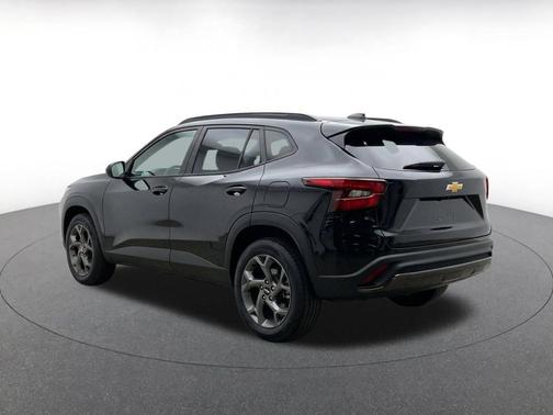 Mosaic Black Metallic 2025 Chevrolet Trax LT