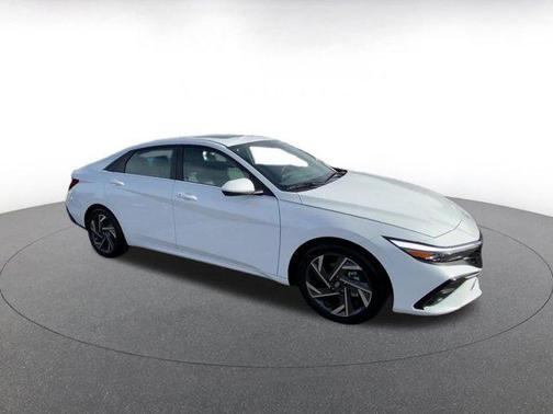 2025 Hyundai ELANTRA SEL