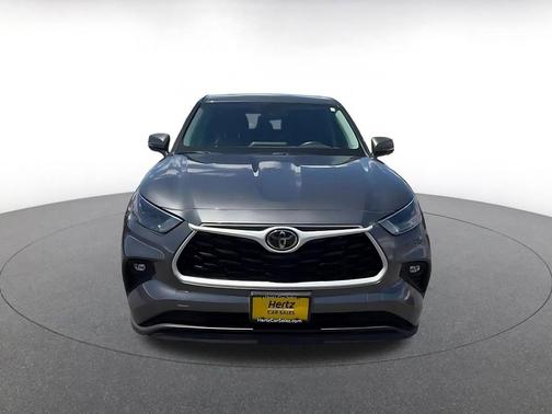 Magnetic Gray Metallic 2025 Toyota Highlander LE