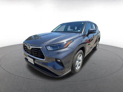 Magnetic Gray Metallic 2025 Toyota Highlander LE
