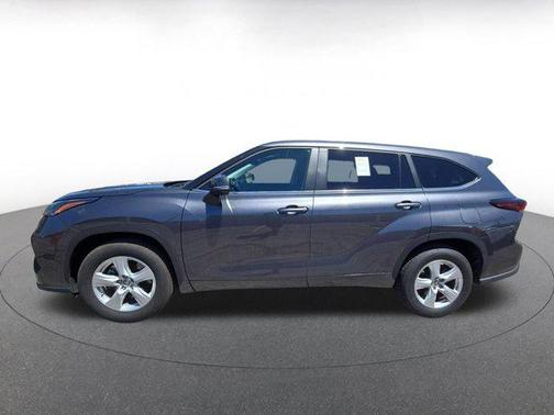 Magnetic Gray Metallic 2025 Toyota Highlander LE