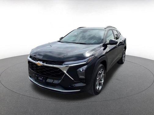 Mosaic Black Metallic 2025 Chevrolet Trax LT