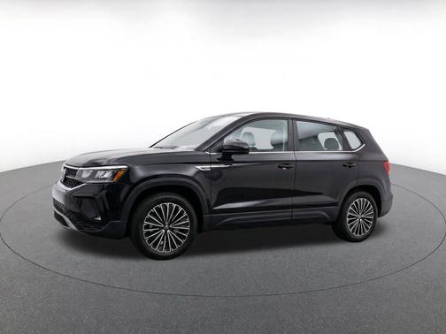 Deep Black Pearl 2026 Volkswagen Taos SE
