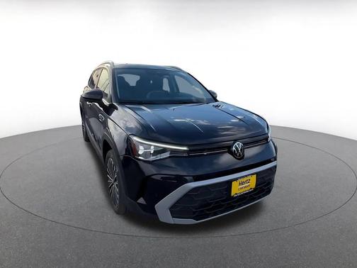 Deep Black Pearl 2026 Volkswagen Taos SE