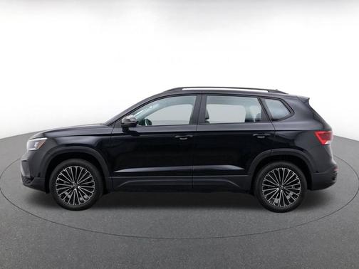 Deep Black Pearl 2026 Volkswagen Taos SE