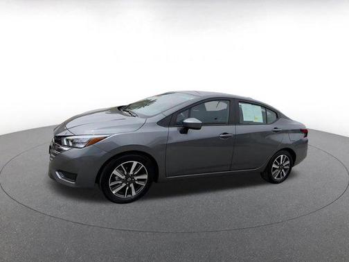 Gun Metallic 2025 Nissan Versa 1.6 SV