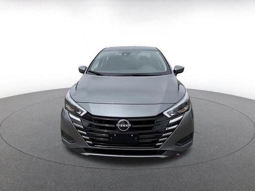 Gun Metallic 2025 Nissan Versa 1.6 SV