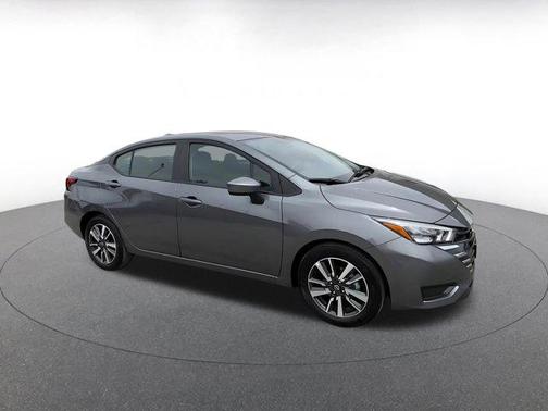 Gun Metallic 2025 Nissan Versa 1.6 SV