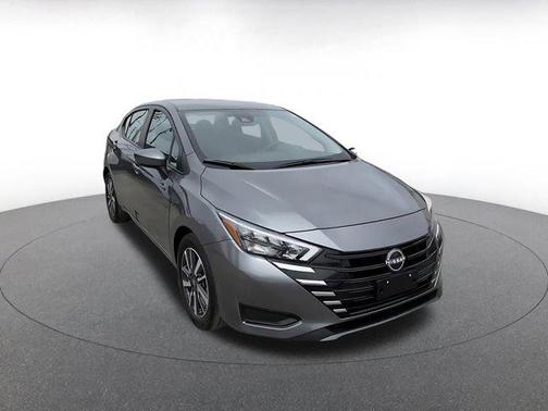 Gun Metallic 2025 Nissan Versa 1.6 SV