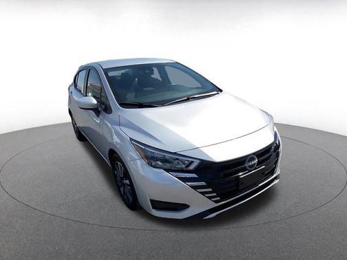 Brilliant Silver Metallic 2025 Nissan Versa 1.6 SV