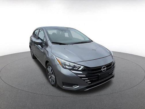 Gun Metallic 2025 Nissan Versa 1.6 SV