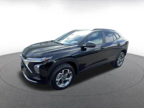 Mosaic Black Metallic 2025 Chevrolet Trax LT