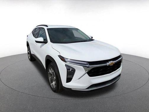 Summit White 2025 Chevrolet Trax LT