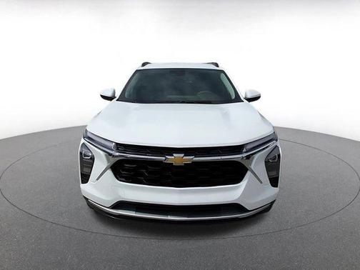 Summit White 2025 Chevrolet Trax LT