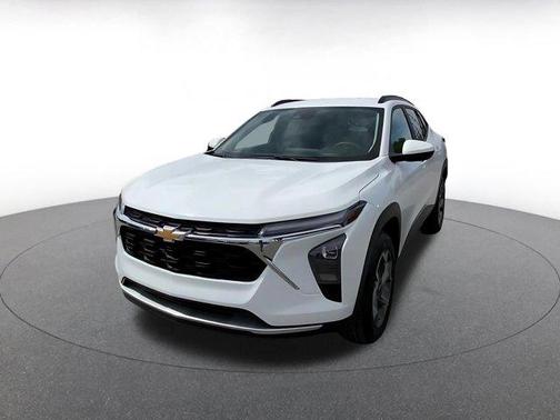 Summit White 2025 Chevrolet Trax LT